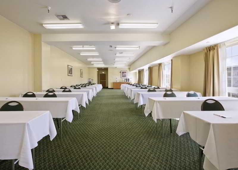 Comfort Inn & Suites Oakland Airport 시설 사진