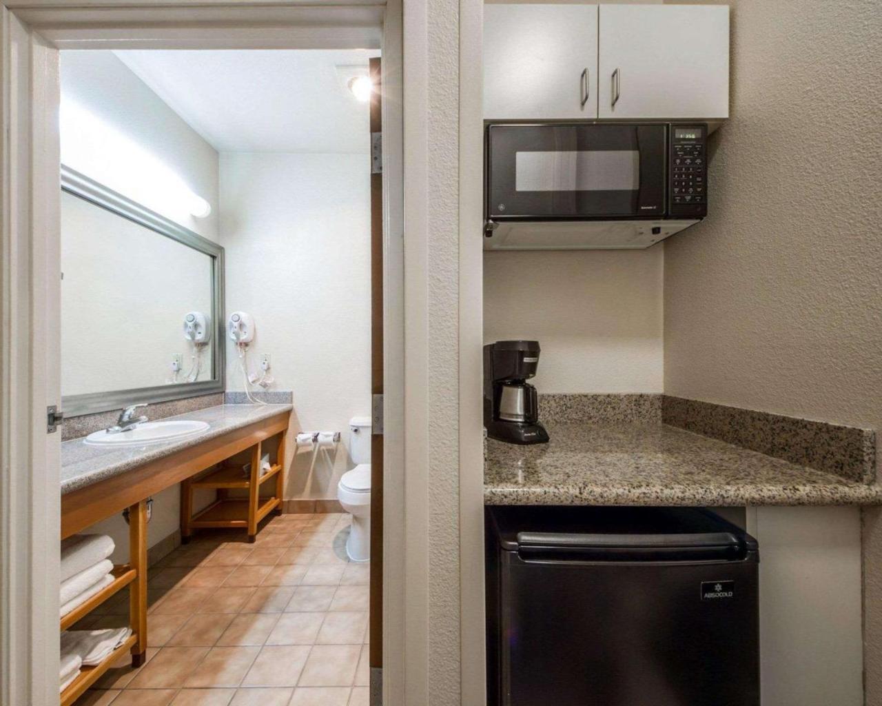 Comfort Inn & Suites Oakland Airport 외부 사진